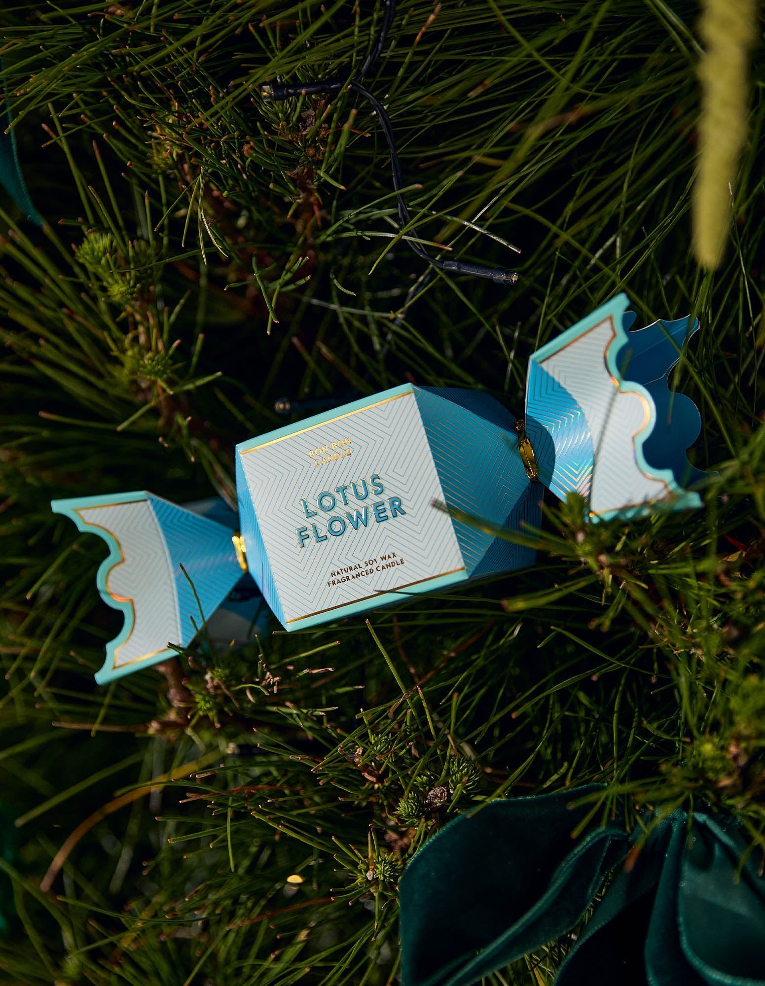 Holiday: Lotus Flower Tin Candle Bon Bon